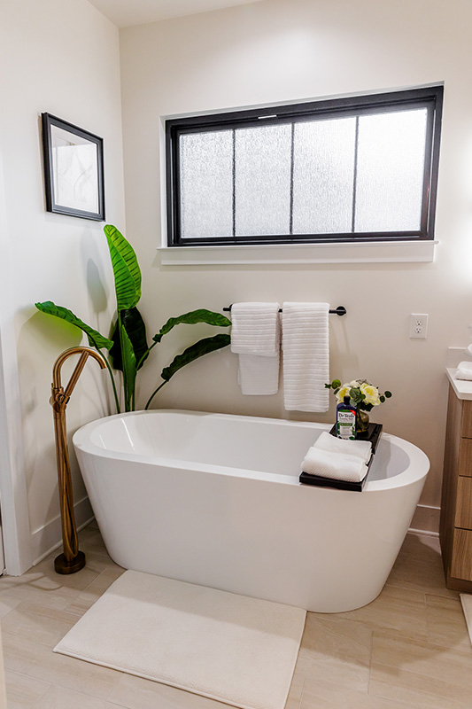 Chic River Haven home bathroom