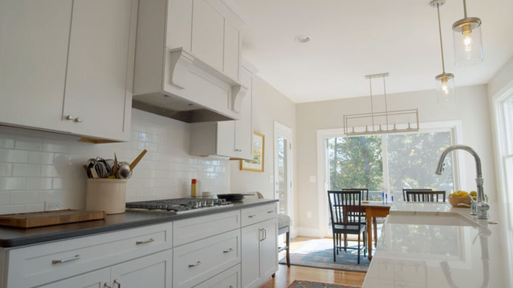 Mountainside View home kitchen