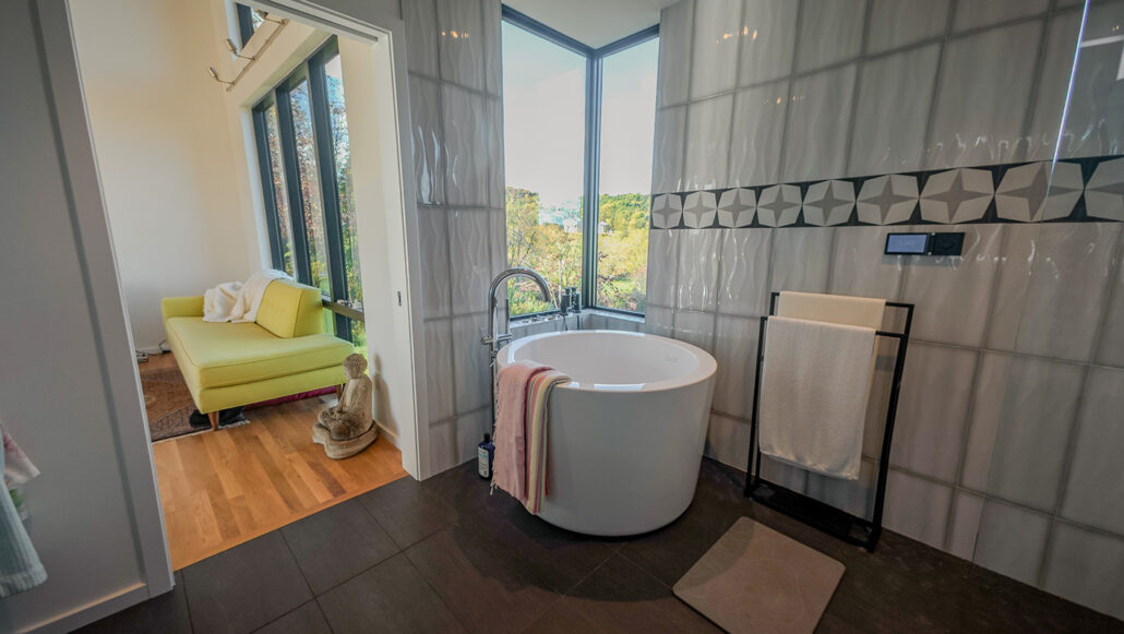 Mountain View Mid-Century home bathroom