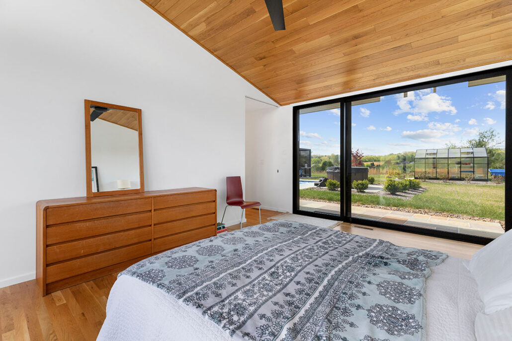 Mountain View Mid-Century home bedroom